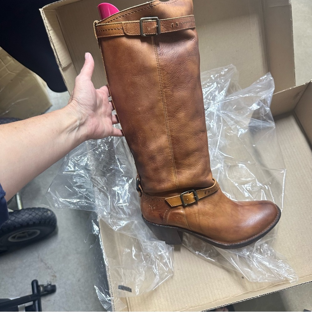Frye Carmen 14L Inside Zip - Picture 7 of 10